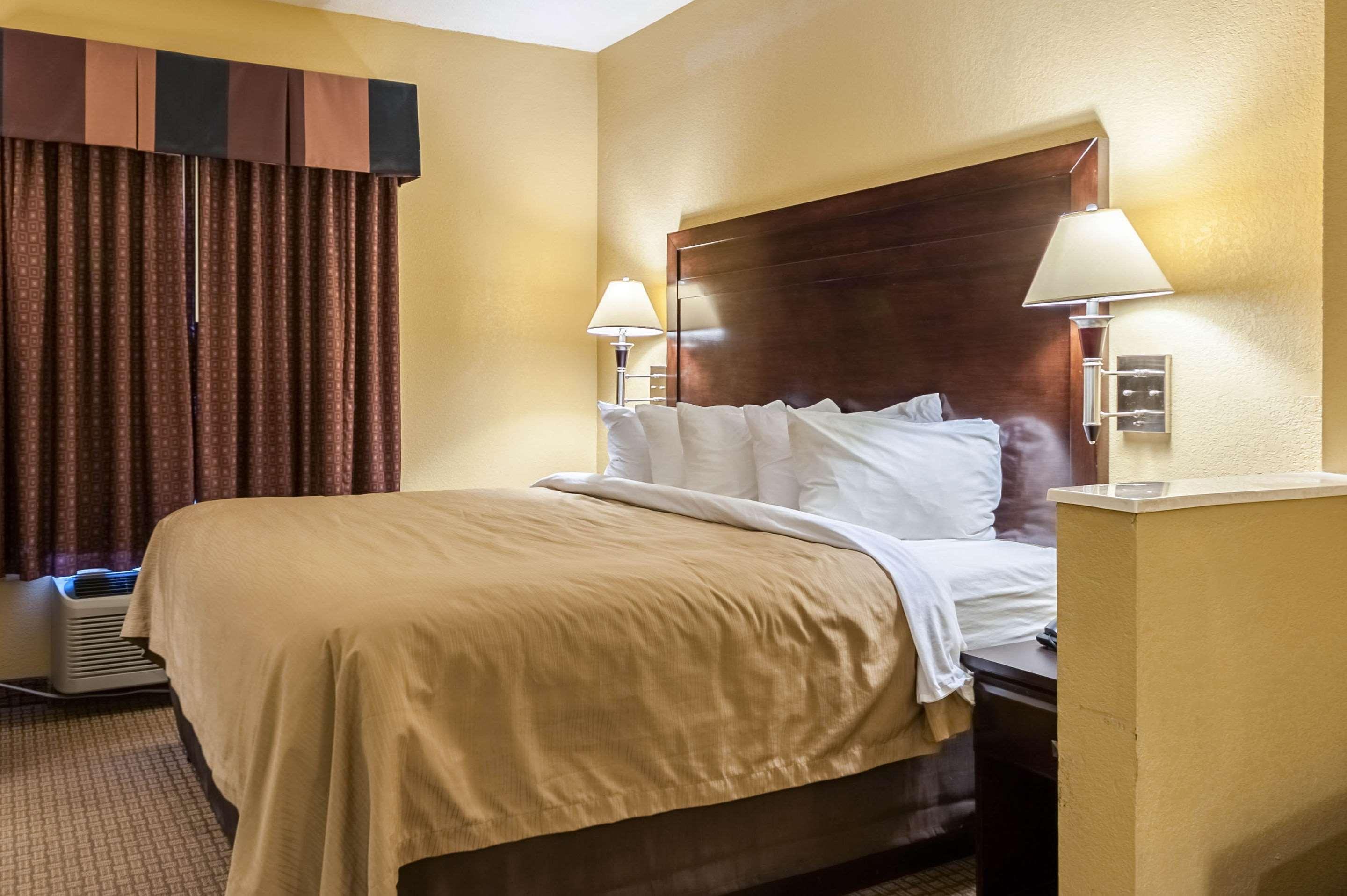 Quality Inn & Suites Лафайет Екстериор снимка