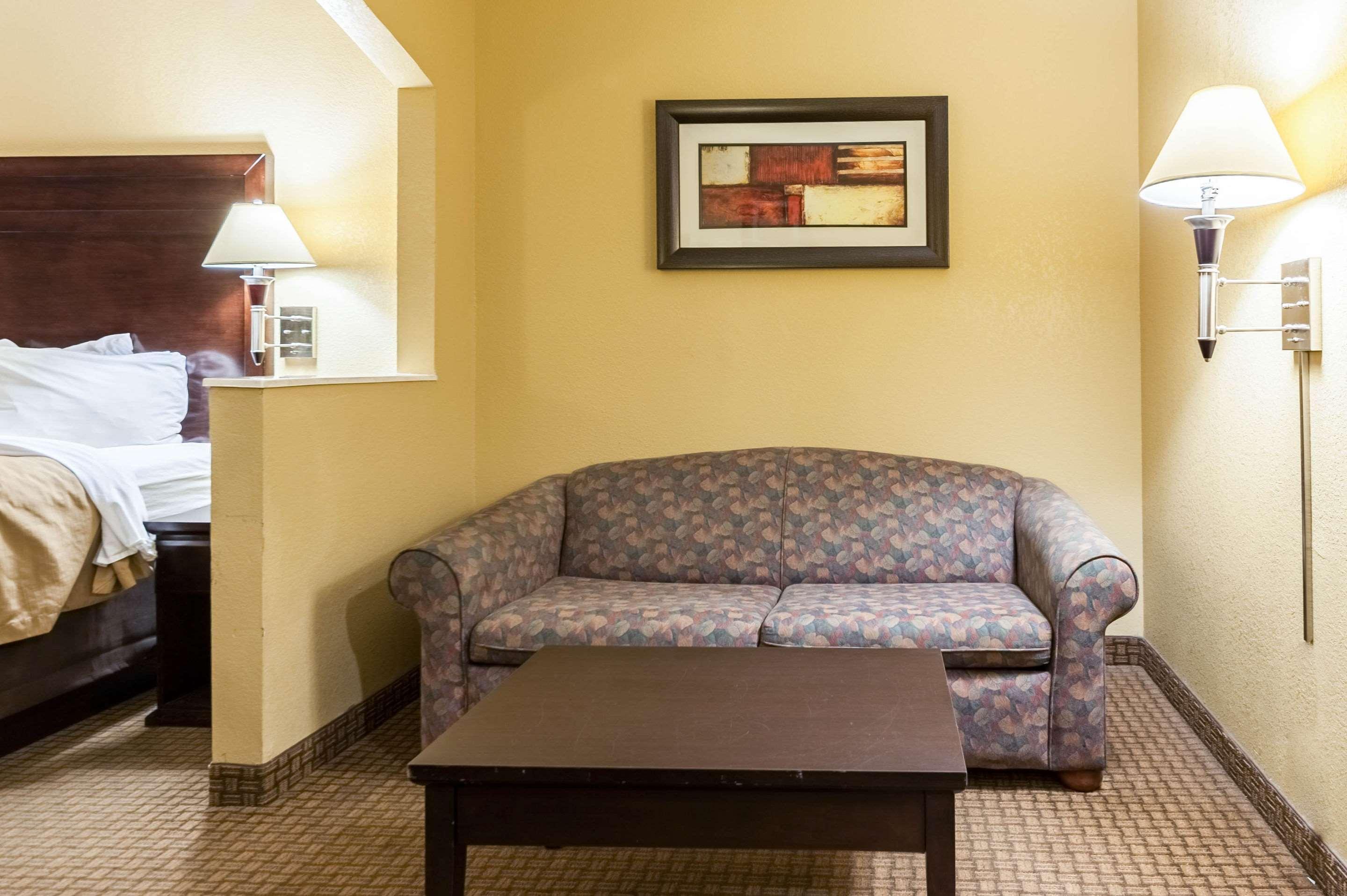 Quality Inn & Suites Лафайет Екстериор снимка