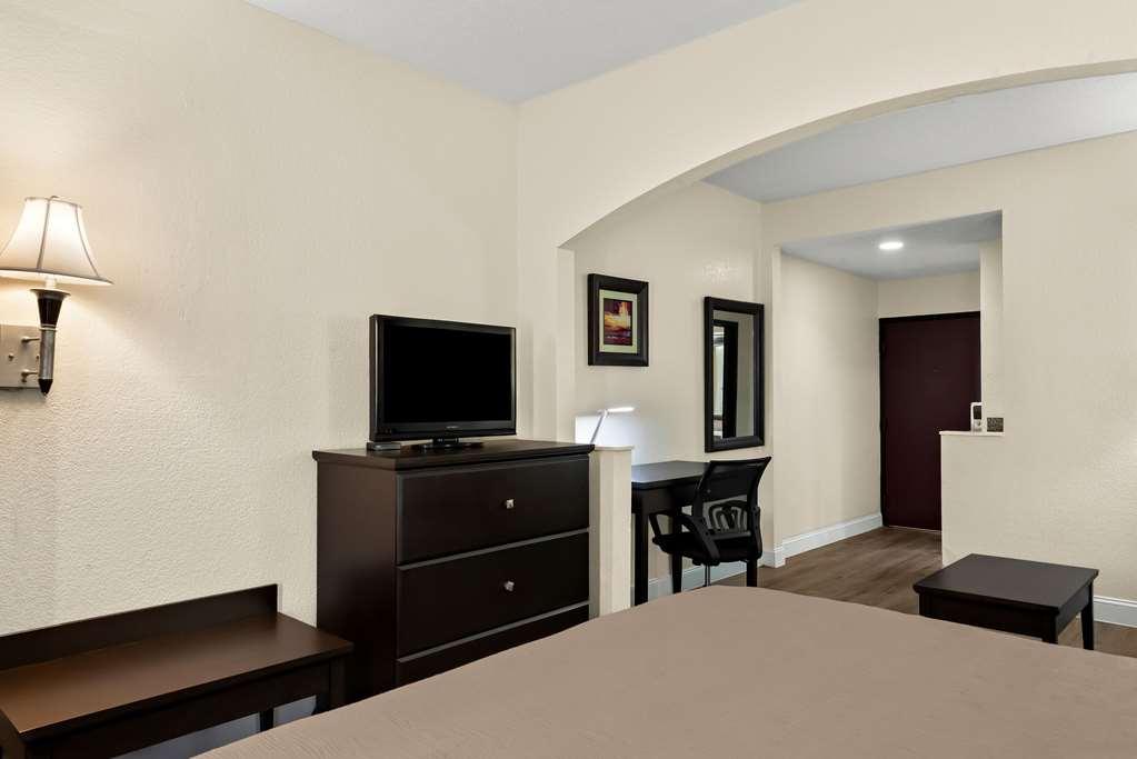Quality Inn & Suites Лафайет Стая снимка